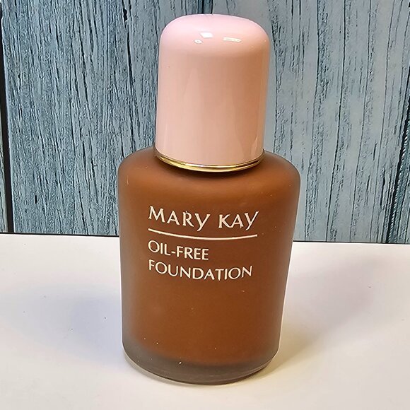 Mary Kay Oil-Free Foundation - Chestnut Bronze  #3870 - NIB‎ Old Stock - Picture 2 of 7